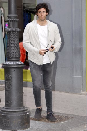 Íñigo Onieva llegando a casa tras su fiesta de compromiso