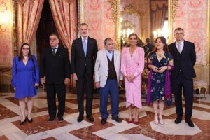La Reina deslumbró con un estreno estampado en color rosa de Lady Pipa