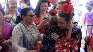 Toñi Moreno con su hija en el cumpleaños de María del Monte