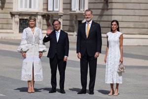 Los Reyes ofrecerán un almuerzo al presidente colombiano y su esposa en Zarzuela, y una cena de gala en el Palacio Real