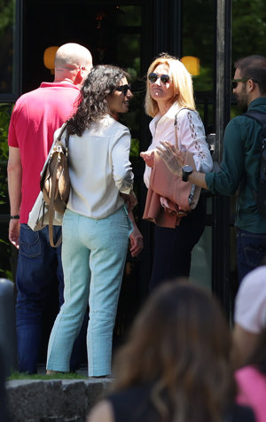 La mujer de Rafa Nadal recupera la sonrisa arropada por su suegra