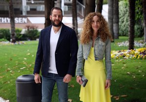 La pareja, de lo más cómplices y sonrientes