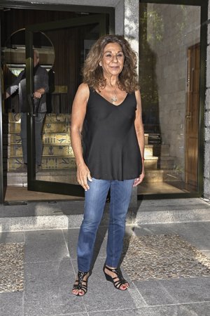 Lolita Flores celebra su 65 cumpleaños en su mejor momento