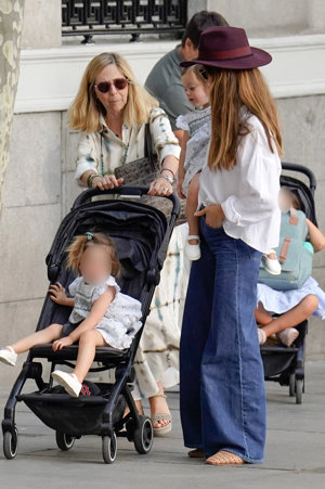 La canaria, muy cómplice con su madre y sus hijas