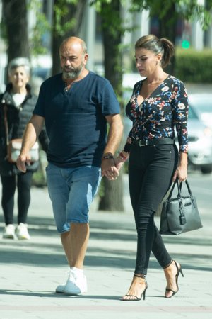 Ginés y Yaiza, inseparables, de compras por Madrid