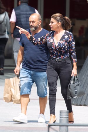 Ginés, muy serio, hace oídos sordos a los ataques de su exmujer