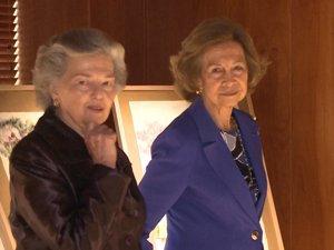 Doña Sofía ha arropado a Ana de Orleans en la inauguración de su exposición