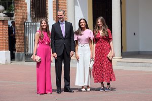 La Familia Real ha lucido looks coordinados en tonos rosas