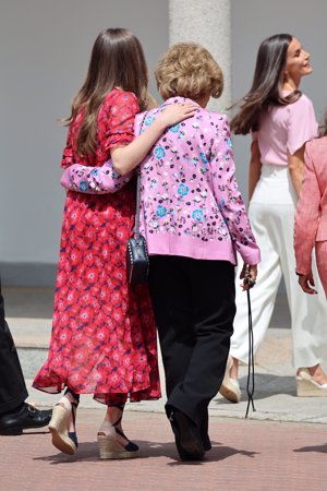 Leonor, muy cariñosa con la Reina Sofía