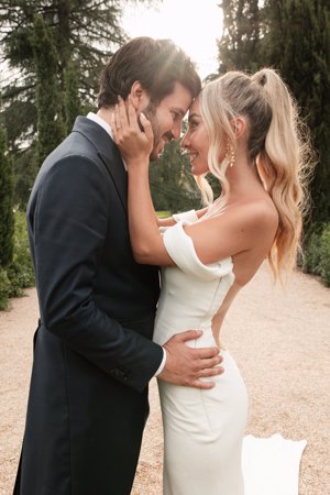 La pareja se ha dado el 'sí quiero' tras cinco años de relación. Fotografía: Días de vino y rosas