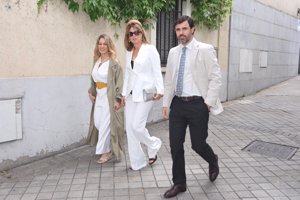 Antonio Matos, marido de Cari Goyanes, con otros familiares