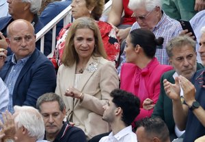 La Infanta Elena con Vicky Martín Berrocal en Las Ventas