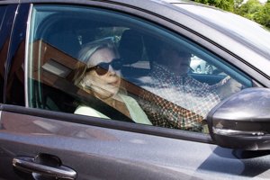 La colaboradora, muy seria tras haber conocido a su nieto