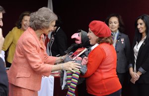 Mari Carmen y Doña Rogelia con la Reina Sofía