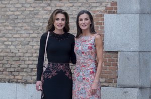 Doña Letizia ha deslumbrado con un vestido de estampado floral