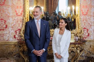 Doña Letizia ha deslumbrado con un traje blanco de Carolina Herrera