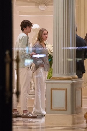 Irene y Pablo, en el hall del hotel