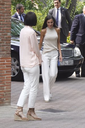 La Reina, a su llegada a la Residencia de Estudiantes