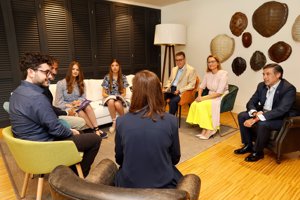 Las hijas de los Reyes han asistido a la presentación de un informe de la Fundación Princesa de Girona y KPMG esta mañana