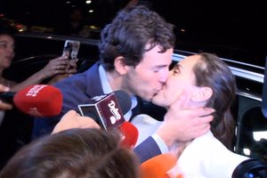 Tamara Falcó e Íñigo Onieva protagonizan un apasionado beso tras el éxito de su preboda