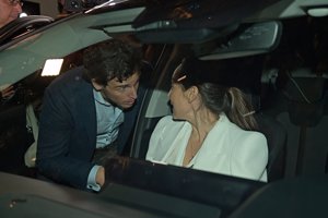 Tamara Falcó e Íñigo Onieva protagonizan un apasionado beso tras el éxito de su preboda