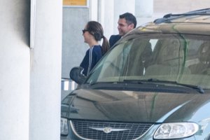 Tamara Falcó bajaba del coche segundos después de su marido