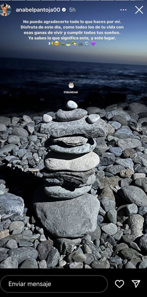 Anabel ha felicitado a David con un romántico mensaje