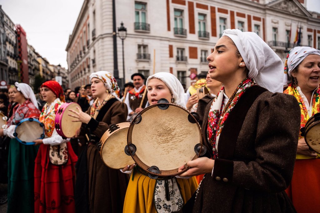 Más de mil ovejas y cabras inundan Madrid en la XXX Fiesta de la ...