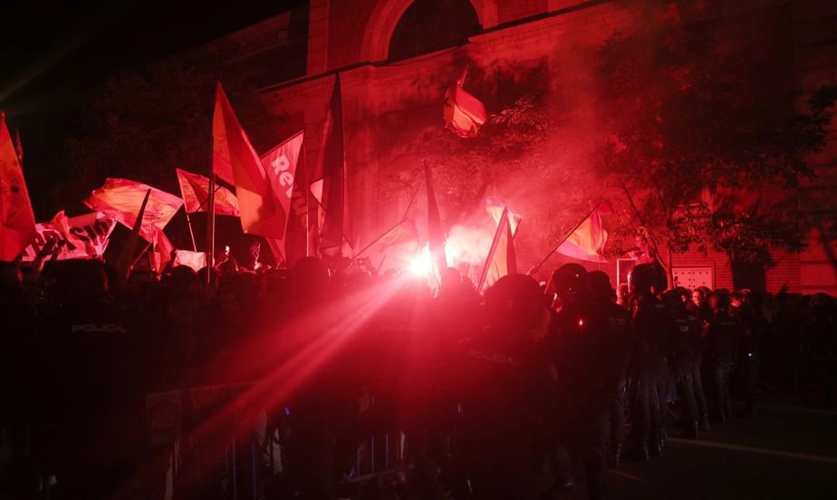 El PP se desliga de las protestas en Ferraz y critica a Interior por ...