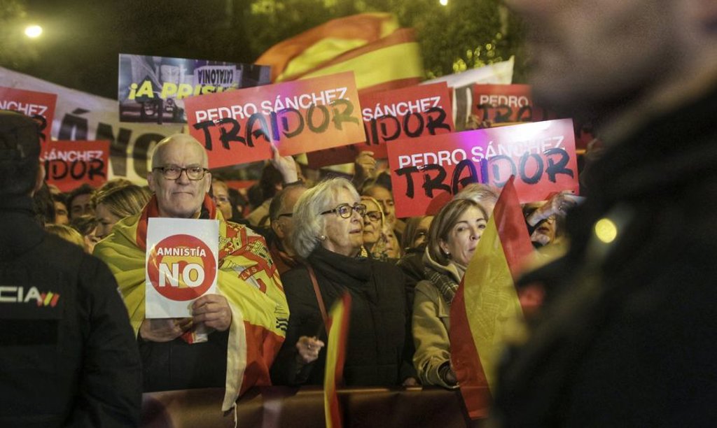 El PP se desliga de las protestas en Ferraz y critica a Interior por ...