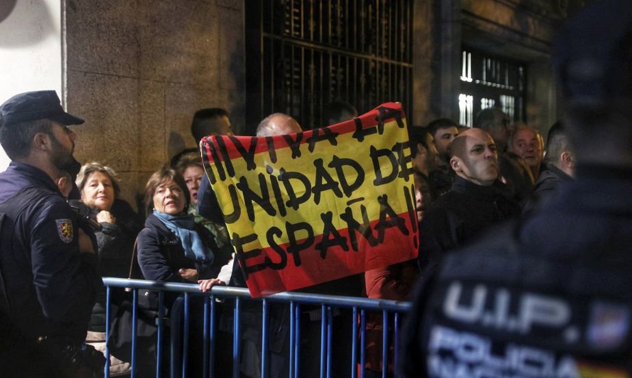 El PP se desliga de las protestas en Ferraz y critica a Interior por ...