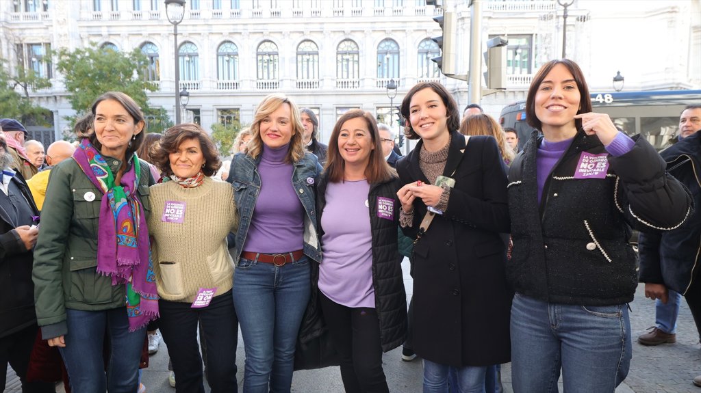 Miles de mujeres claman en España contra la violencia machista por el ...