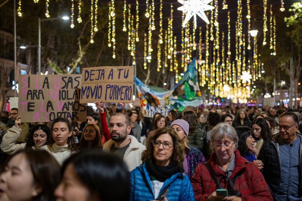 Miles de mujeres claman en España contra la violencia machista por el ...