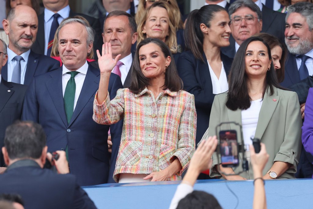 La Reina Letizia causa furor en la final de la Copa de la Reina en Zaragoza