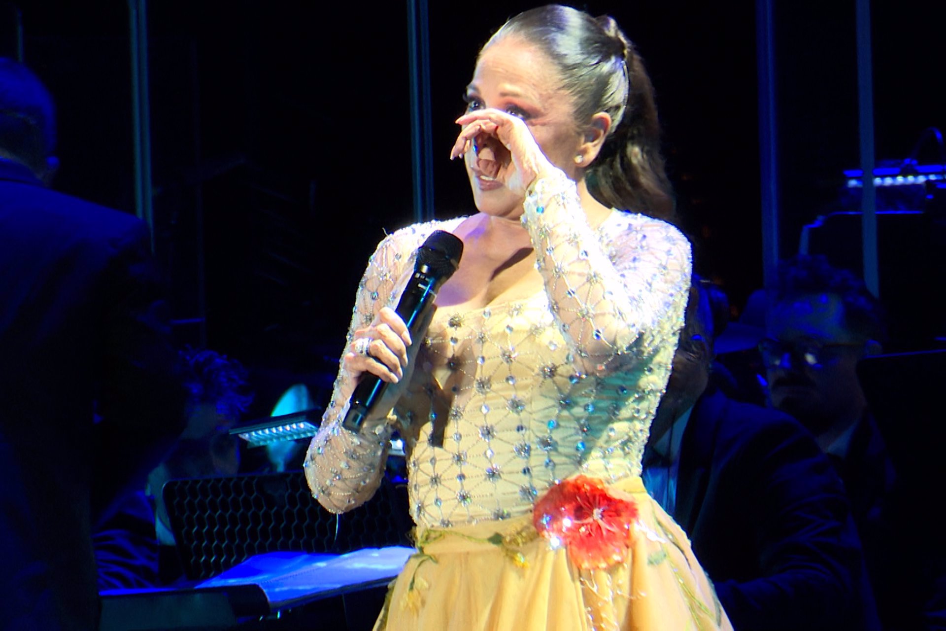 Isabel Pantoja se emociona en el concierto de Zaragoza