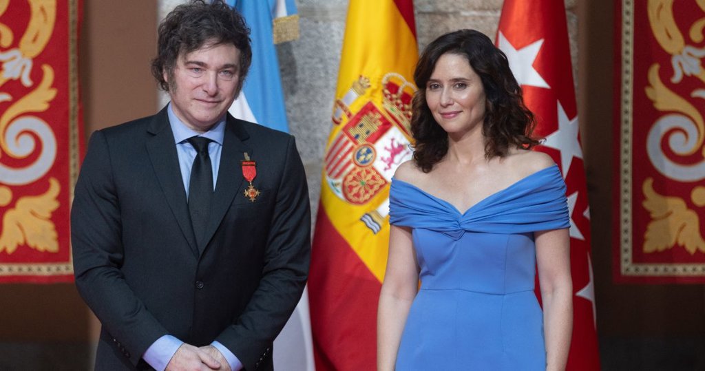 Ayuso entrega a Milei la Medalla Internacional, alaba su "firmeza y ...