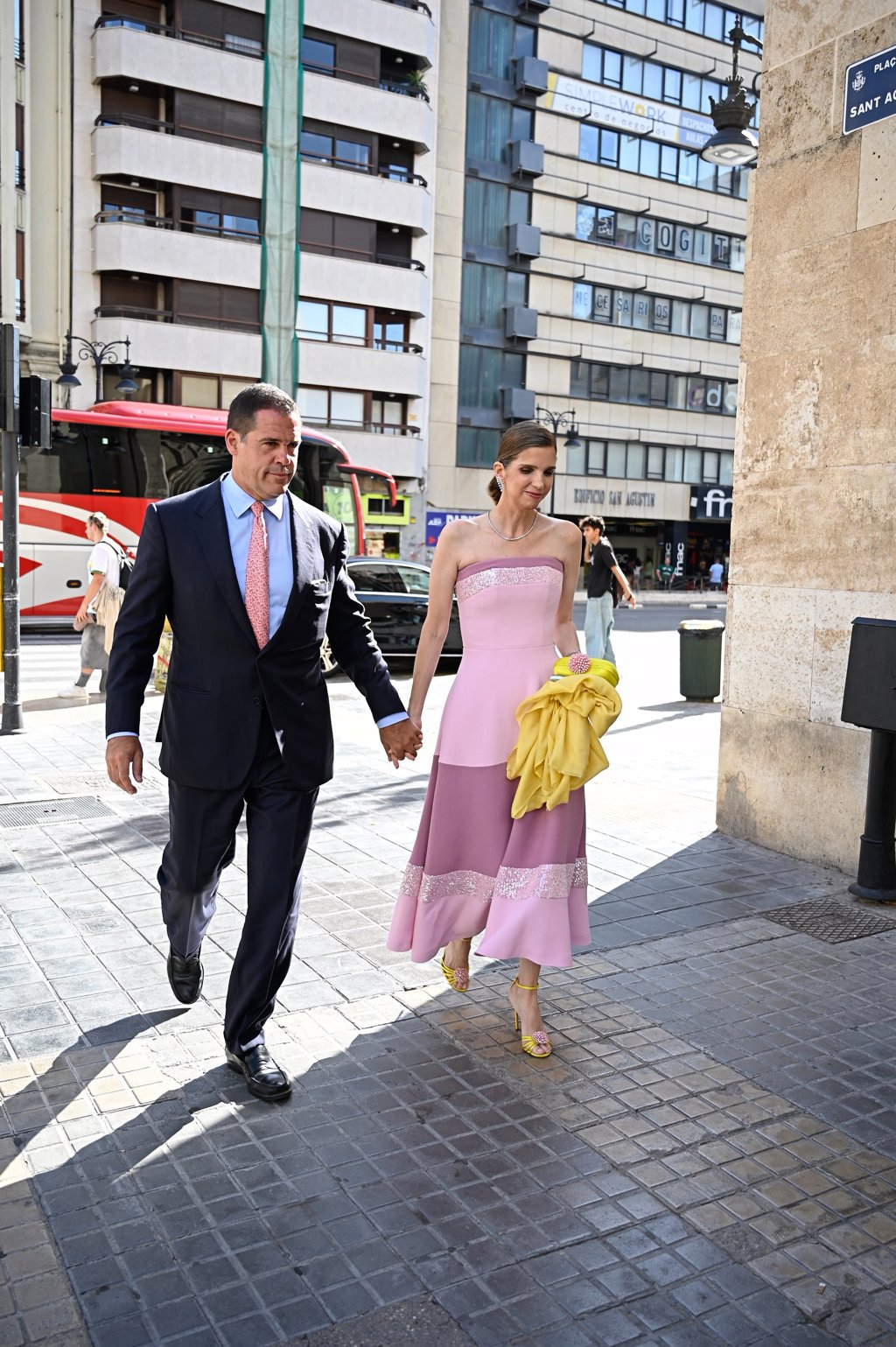Natalia Santos Yanes y Esteban Rivas Traba celebran su boda con unos ...