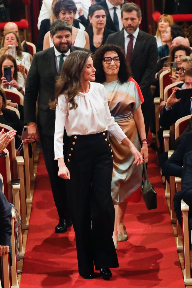 Reina Letizia pantalones estilo marinero