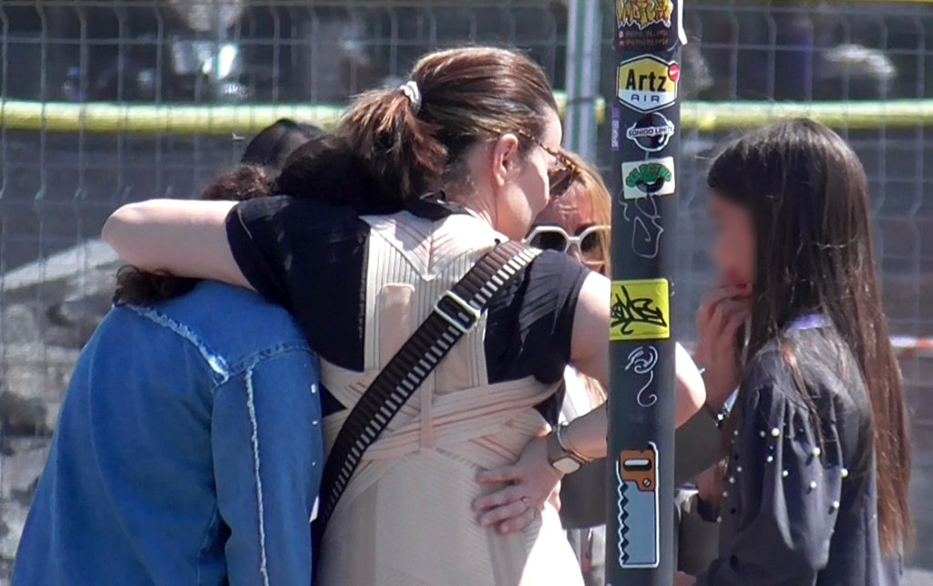 Carme Chaparro, destrozada, se reencuentra con su marido y sus hijas tras  la muerte de su padre: "Solo puedo llorar"