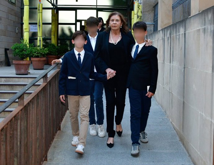 Cónclave vip en el funeral de Alfonso de Borbón. Isabel Preysler, Tamara  Falcó, Eugenia Silva, Elena Cue...