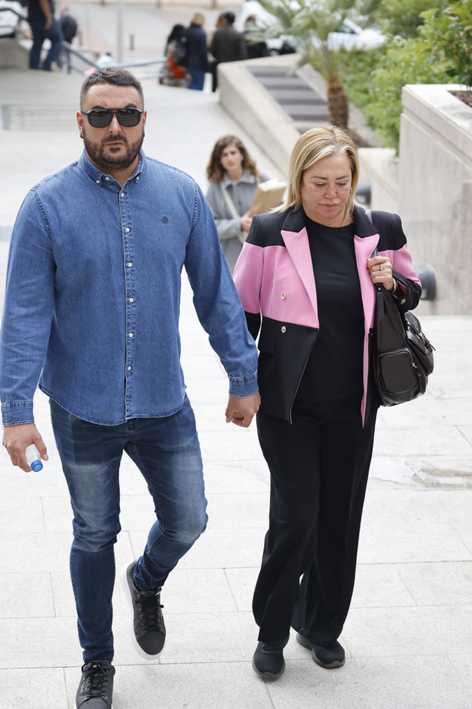 Belén Esteban, primeras palabras tras el inicio de su juicio contra Toño  Sanchís: "Ha llegado por lo menos"