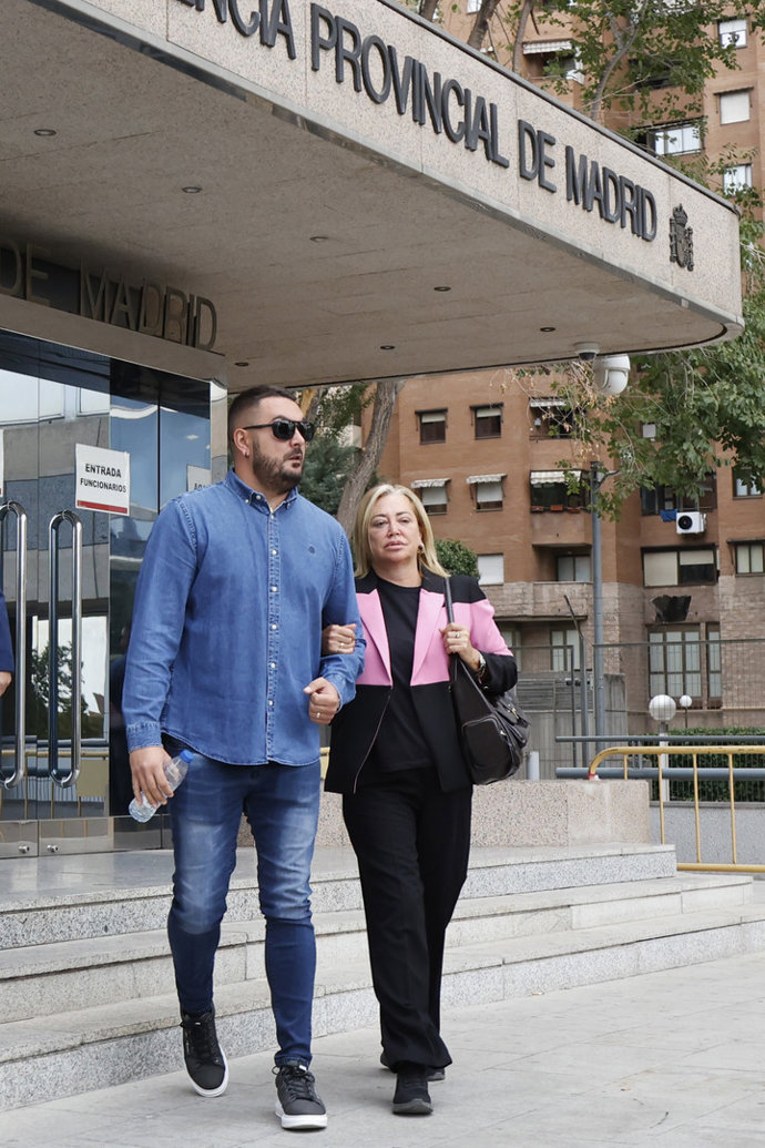 Belén Esteban, primeras palabras tras el inicio de su juicio contra Toño  Sanchís: "Ha llegado por lo menos"