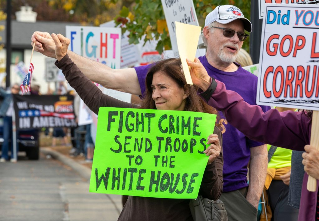 Millones de manifestantes protestan contra Trump en las principales ...