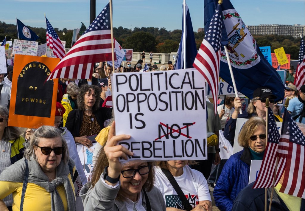 Millones de manifestantes protestan contra Trump en las principales ...