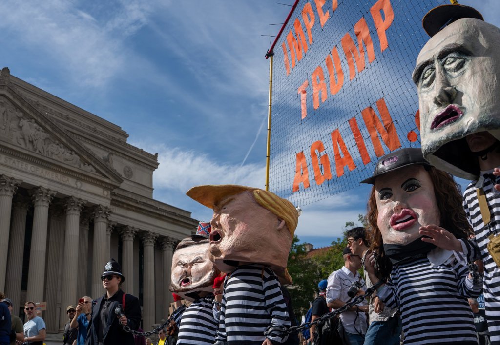 Millones de manifestantes protestan contra Trump en las principales ...