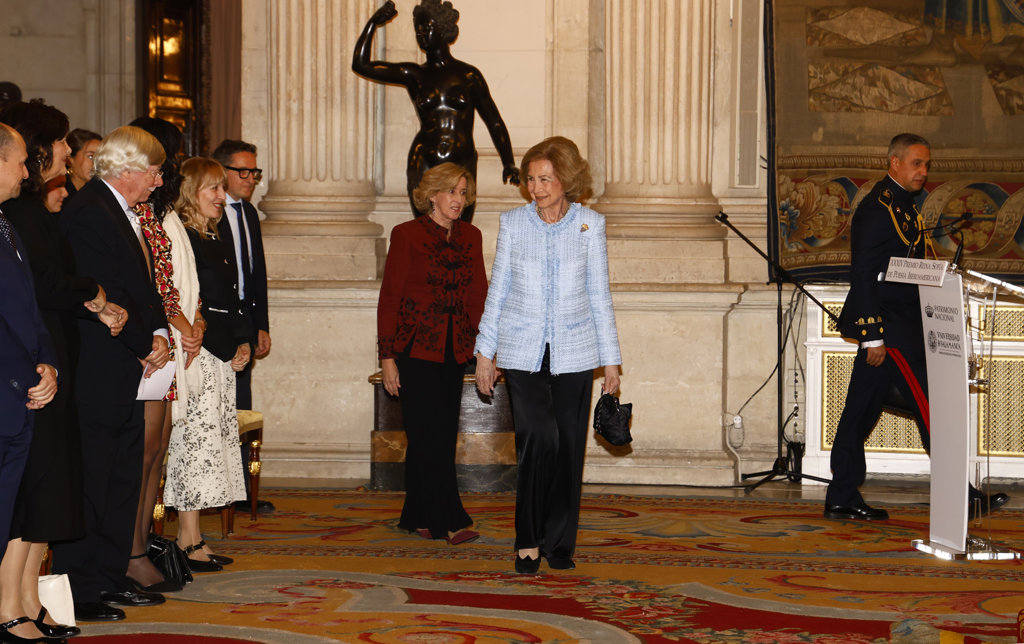 La reina Sofía preside el Premio Poesía Iberoamericana una vez más confiando  en Alejandro de Miguel