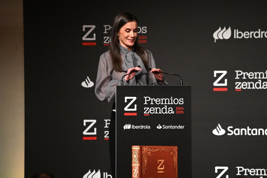 Doña Letizia entrega los Premios Zenda en medio de la preocupación por ...