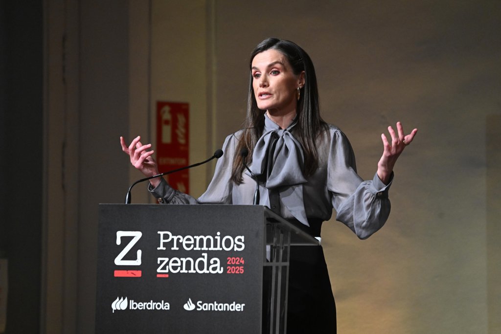 Doña Letizia entrega los Premios Zenda en medio de la preocupación por ...
