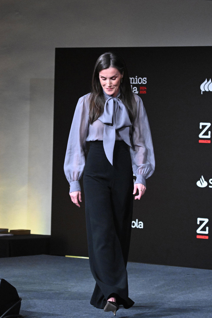 Doña Letizia entrega los Premios Zenda en medio de la preocupación por ...