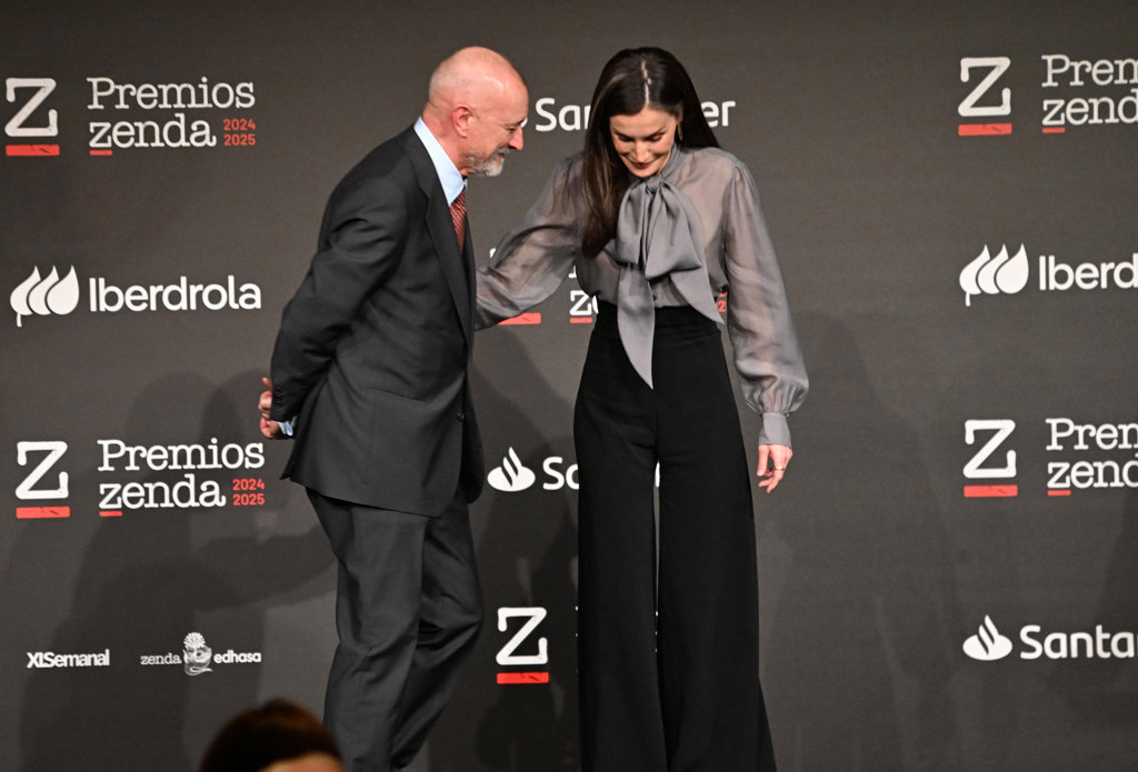 Doña Letizia entrega los Premios Zenda en medio de la preocupación por ...